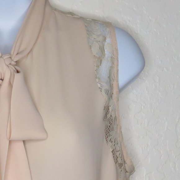 Forever 21* Women's Sleeveless Tie Bow Neck Curved Hem Lace Blouse~ Size‎ Small - Picture 11 of 13